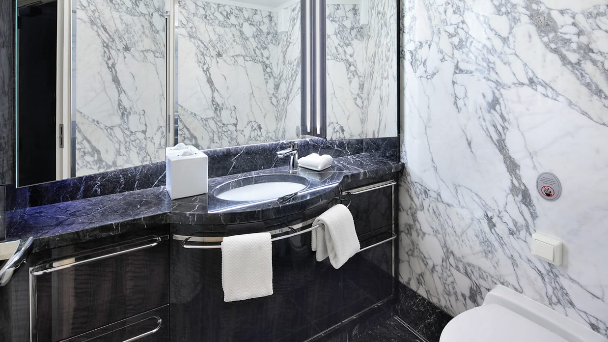 nautica's Owner Suite Bathroom