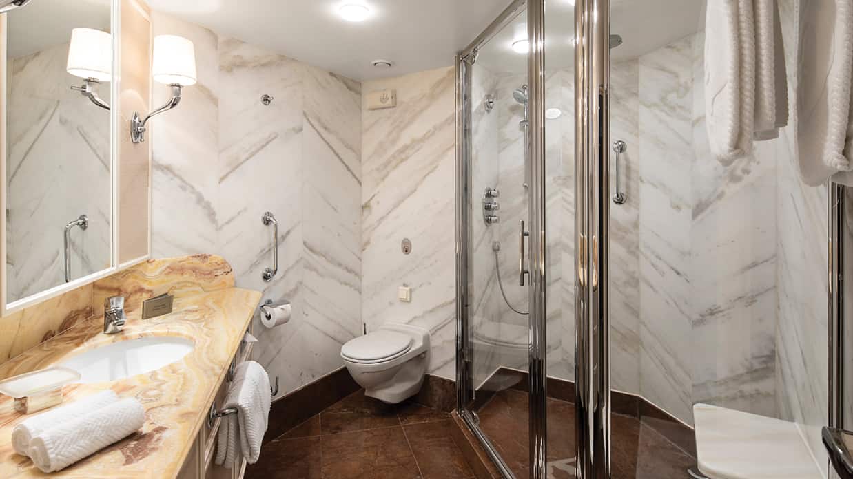 nautica's Owner Suite Bathroom